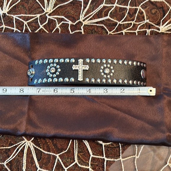 Black leather cuff. - Picture 2 of 9